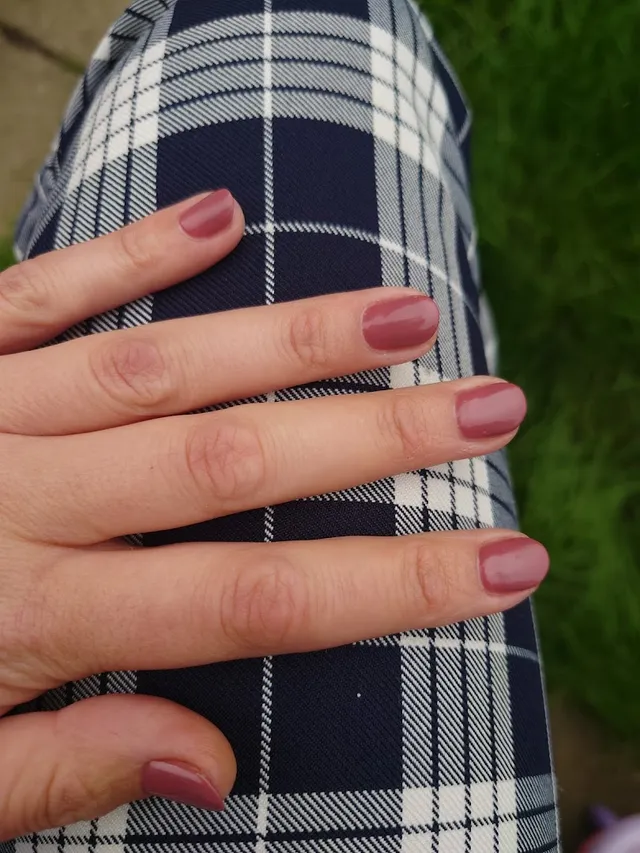Soft mauve gel manicure